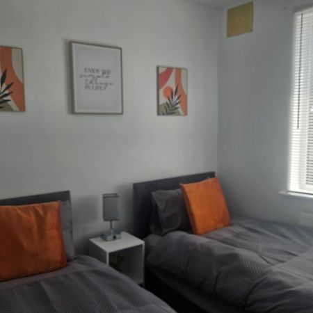 St Albans City Stays - Near Luton Airport - St Albans Abbey & City Train Station - Close To London- Harry Potter World - The Odyssey Cinema - Abbey Cathedral- Contractors I Business I Leisure- Sleeps Upto 6 People Kültér fotó