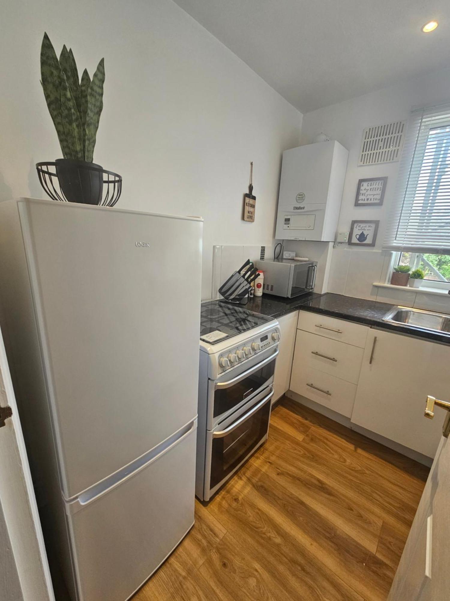 St Albans City Stays - Near Luton Airport - St Albans Abbey & City Train Station - Close To London- Harry Potter World - The Odyssey Cinema - Abbey Cathedral- Contractors I Business I Leisure- Sleeps Upto 6 People Kültér fotó
