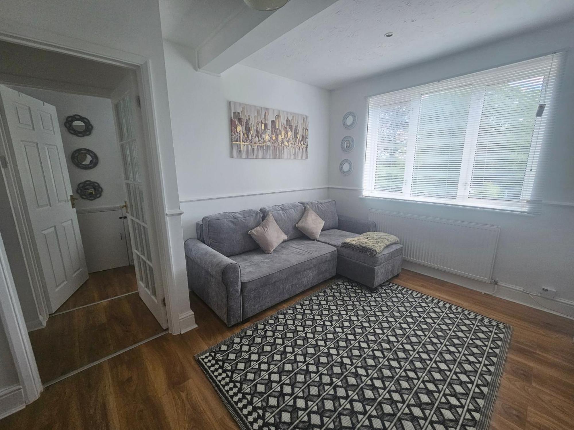 St Albans City Stays - Near Luton Airport - St Albans Abbey & City Train Station - Close To London- Harry Potter World - The Odyssey Cinema - Abbey Cathedral- Contractors I Business I Leisure- Sleeps Upto 6 People Kültér fotó