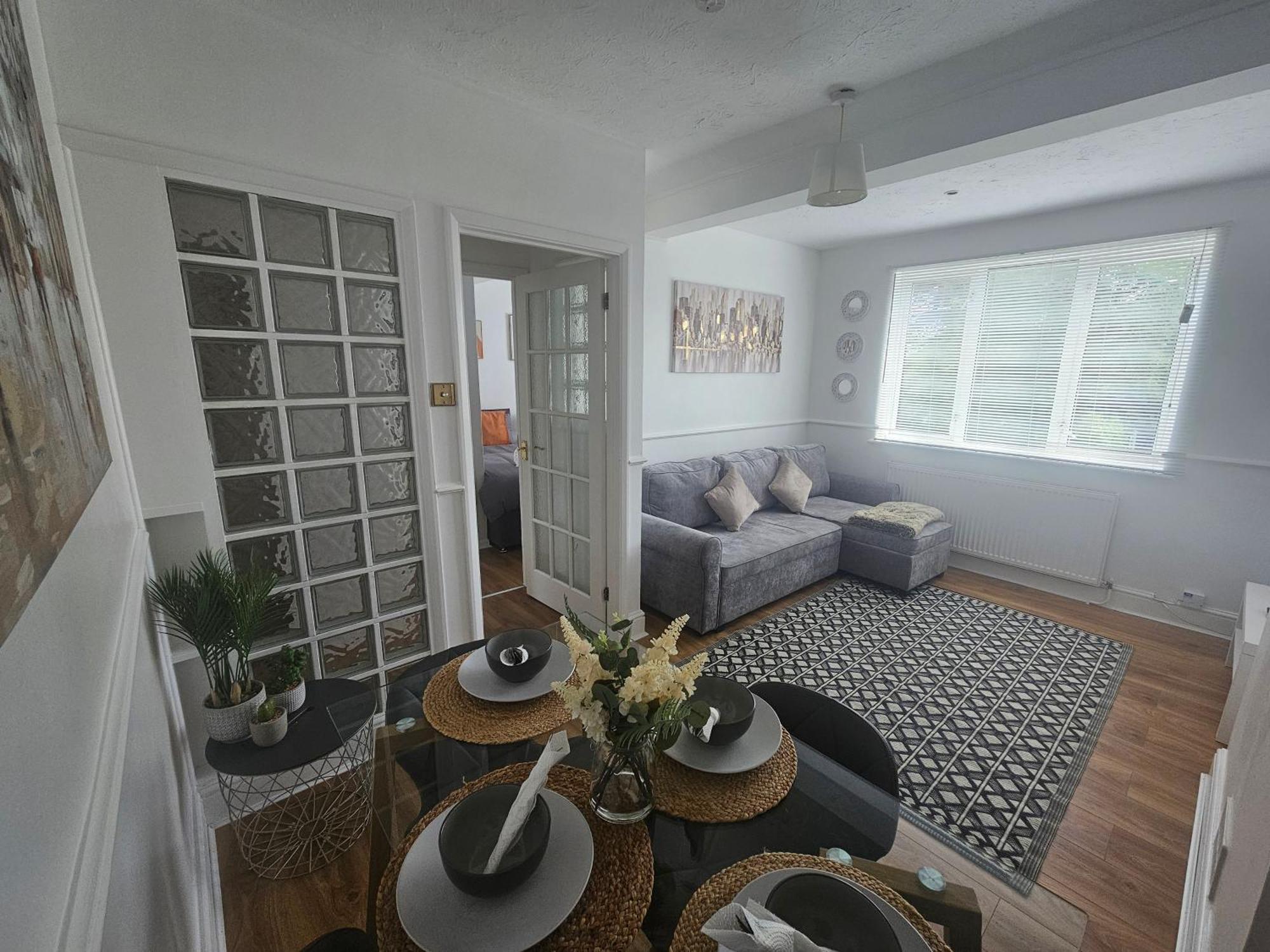 St Albans City Stays - Near Luton Airport - St Albans Abbey & City Train Station - Close To London- Harry Potter World - The Odyssey Cinema - Abbey Cathedral- Contractors I Business I Leisure- Sleeps Upto 6 People Kültér fotó