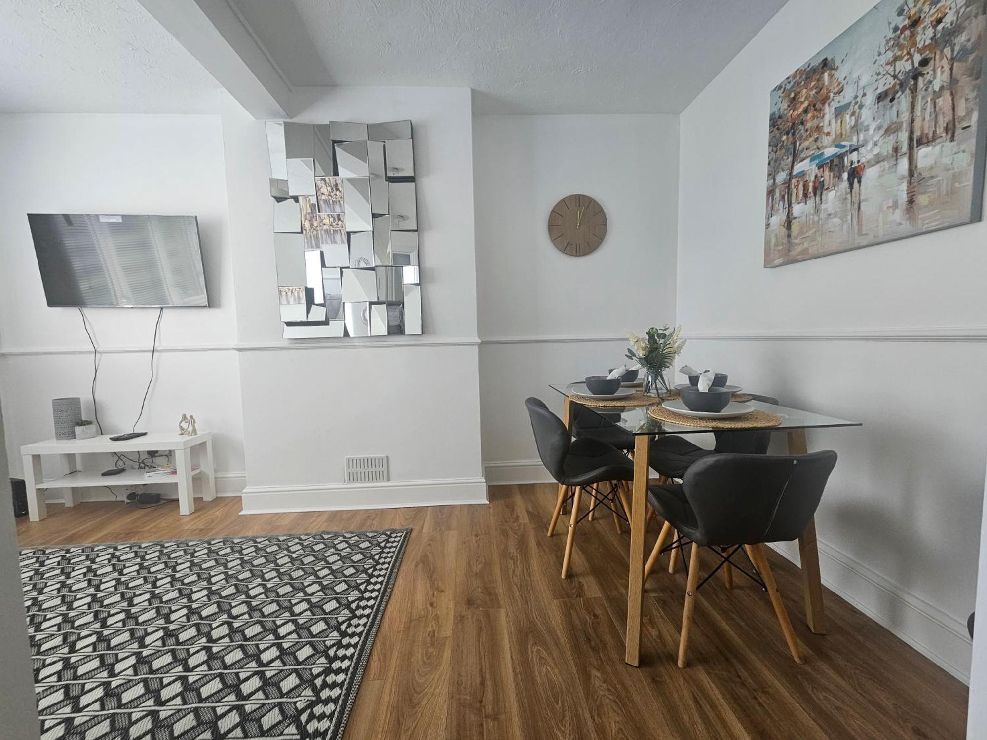 St Albans City Stays - Near Luton Airport - St Albans Abbey & City Train Station - Close To London- Harry Potter World - The Odyssey Cinema - Abbey Cathedral- Contractors I Business I Leisure- Sleeps Upto 6 People Kültér fotó