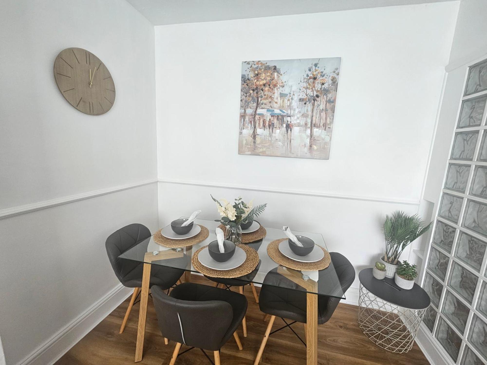 St Albans City Stays - Near Luton Airport - St Albans Abbey & City Train Station - Close To London- Harry Potter World - The Odyssey Cinema - Abbey Cathedral- Contractors I Business I Leisure- Sleeps Upto 6 People Kültér fotó