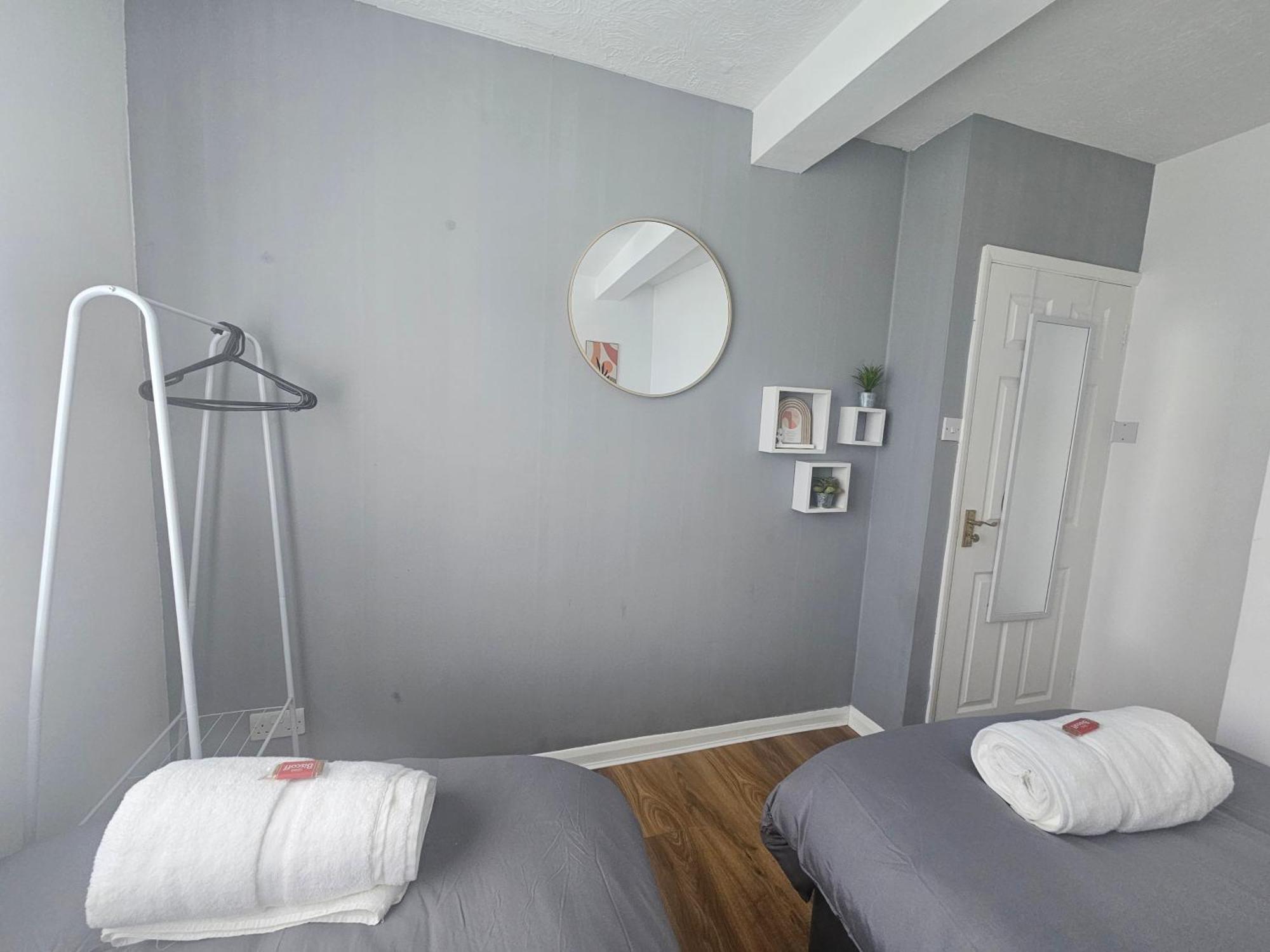 St Albans City Stays - Near Luton Airport - St Albans Abbey & City Train Station - Close To London- Harry Potter World - The Odyssey Cinema - Abbey Cathedral- Contractors I Business I Leisure- Sleeps Upto 6 People Kültér fotó
