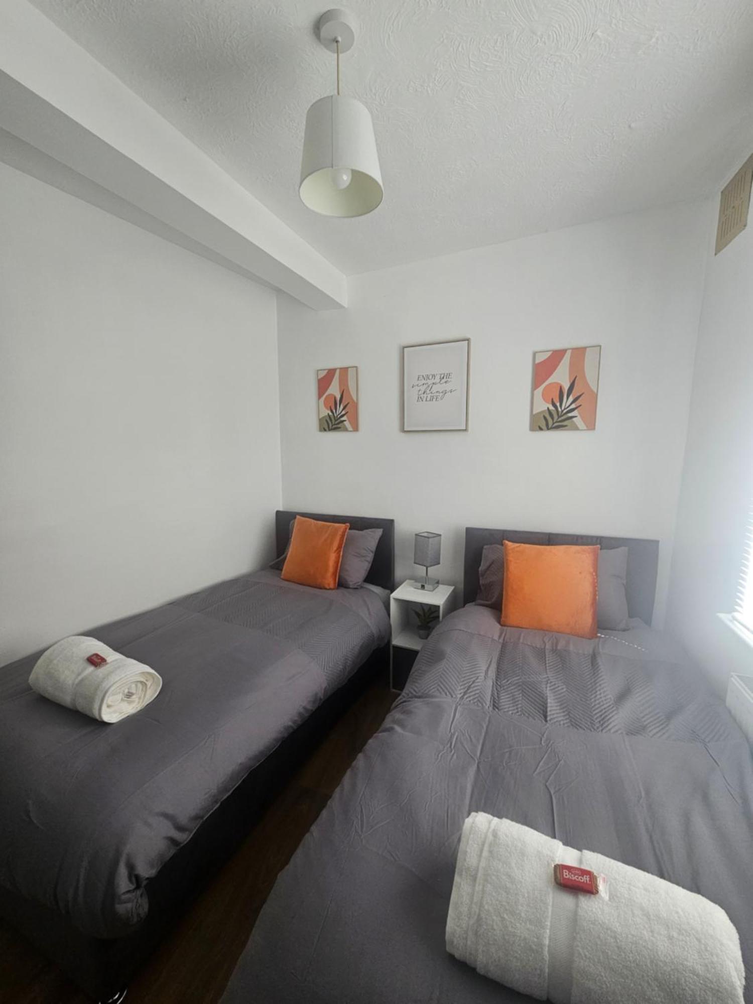 St Albans City Stays - Near Luton Airport - St Albans Abbey & City Train Station - Close To London- Harry Potter World - The Odyssey Cinema - Abbey Cathedral- Contractors I Business I Leisure- Sleeps Upto 6 People Kültér fotó