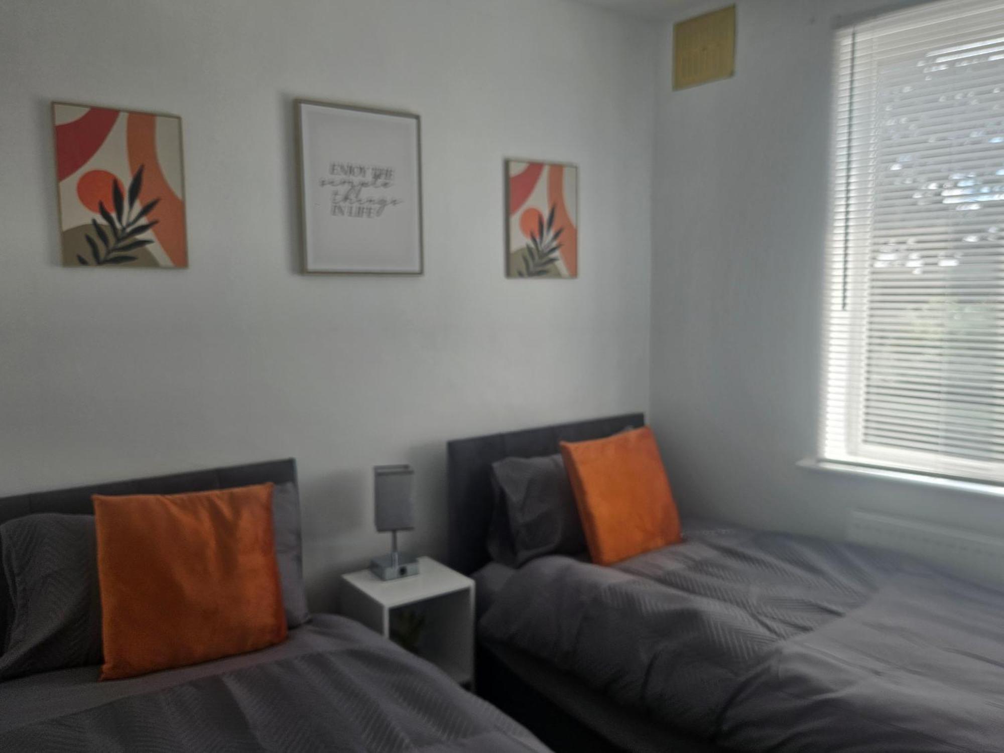 St Albans City Stays - Near Luton Airport - St Albans Abbey & City Train Station - Close To London- Harry Potter World - The Odyssey Cinema - Abbey Cathedral- Contractors I Business I Leisure- Sleeps Upto 6 People Kültér fotó