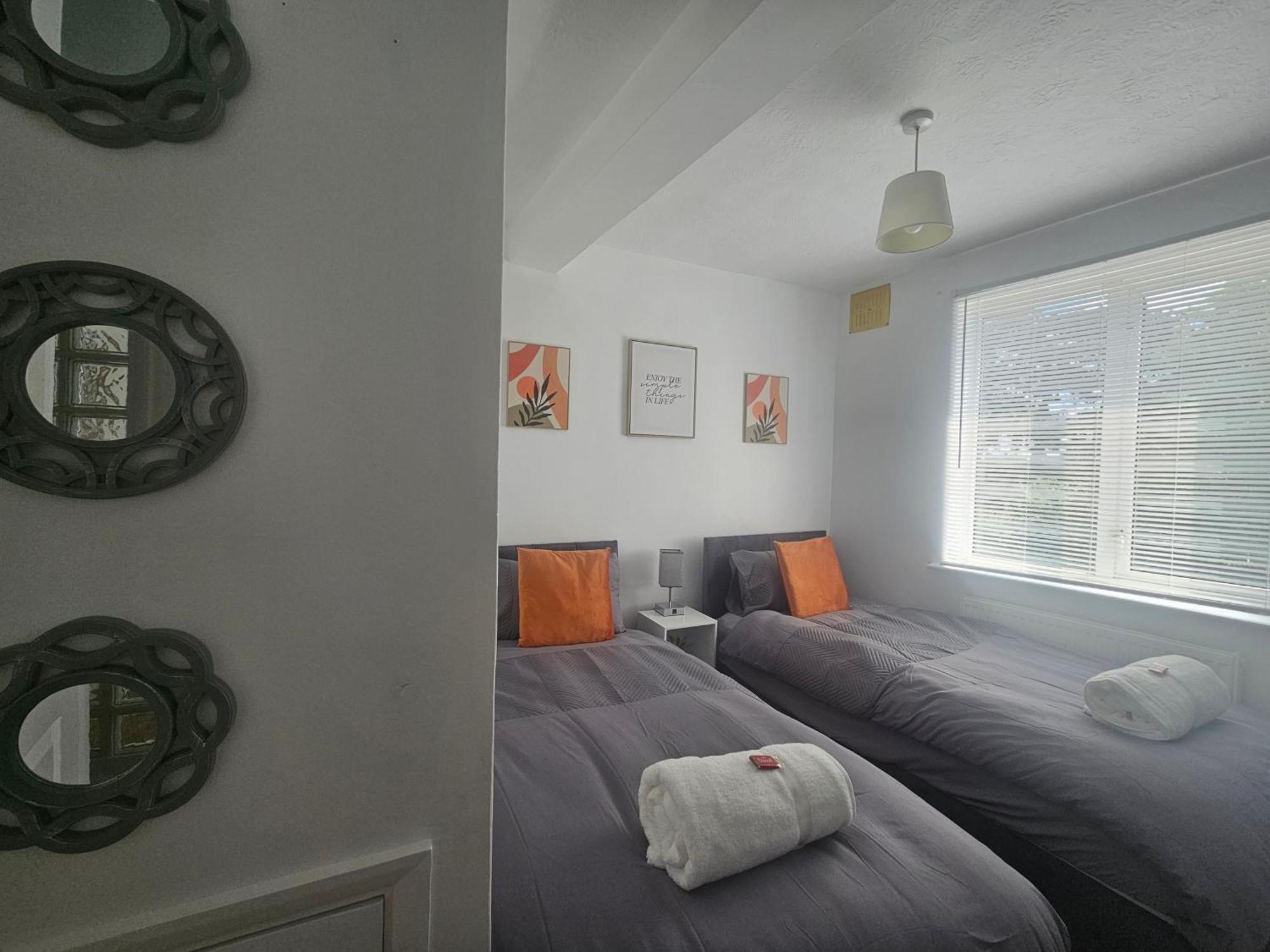 St Albans City Stays - Near Luton Airport - St Albans Abbey & City Train Station - Close To London- Harry Potter World - The Odyssey Cinema - Abbey Cathedral- Contractors I Business I Leisure- Sleeps Upto 6 People Kültér fotó