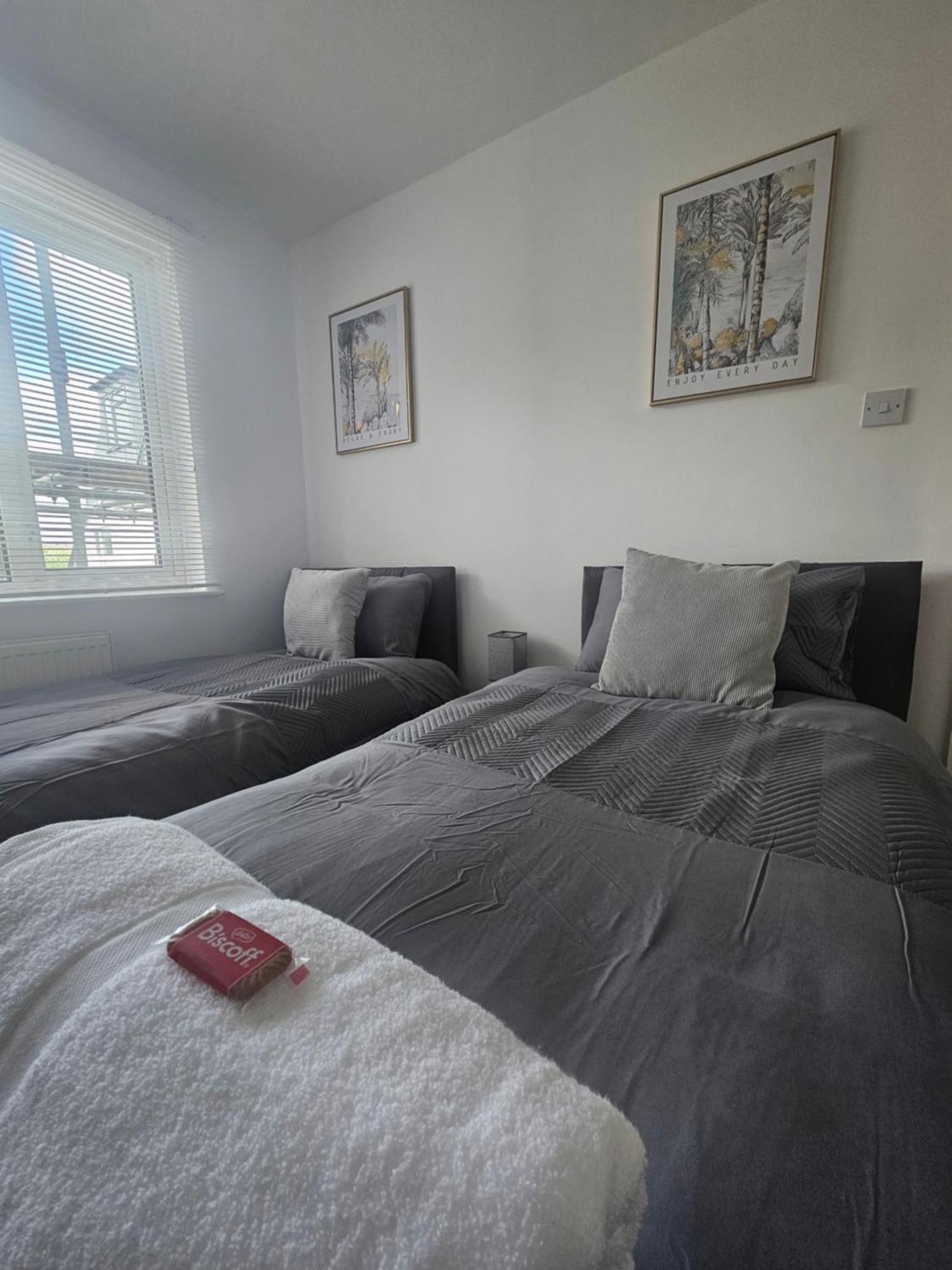 St Albans City Stays - Near Luton Airport - St Albans Abbey & City Train Station - Close To London- Harry Potter World - The Odyssey Cinema - Abbey Cathedral- Contractors I Business I Leisure- Sleeps Upto 6 People Kültér fotó