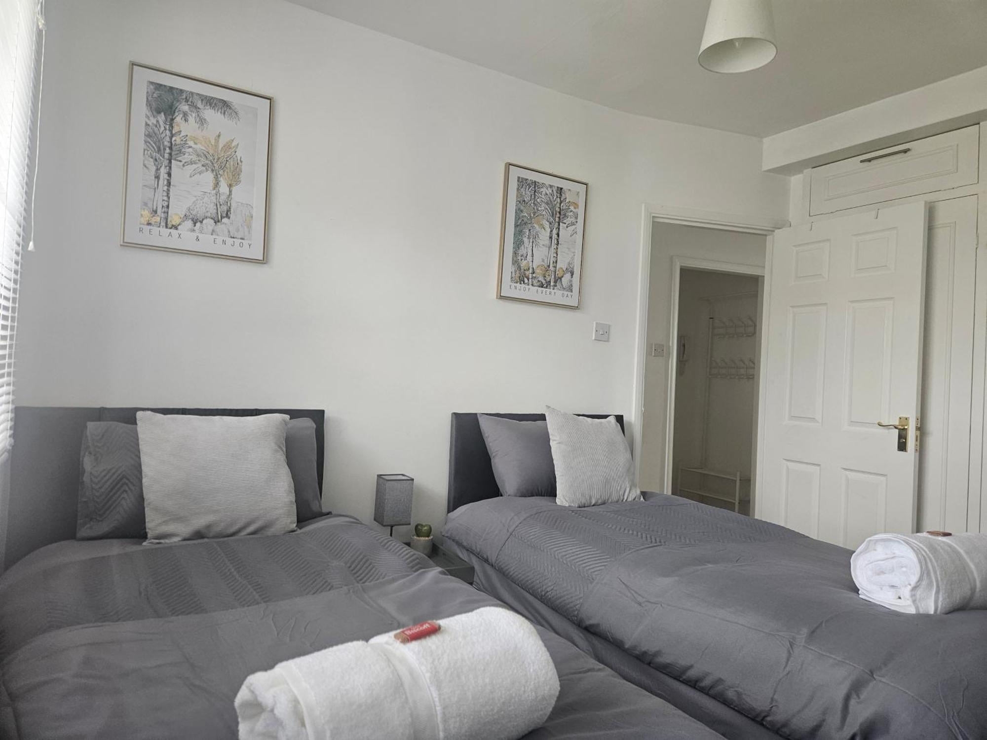St Albans City Stays - Near Luton Airport - St Albans Abbey & City Train Station - Close To London- Harry Potter World - The Odyssey Cinema - Abbey Cathedral- Contractors I Business I Leisure- Sleeps Upto 6 People Kültér fotó