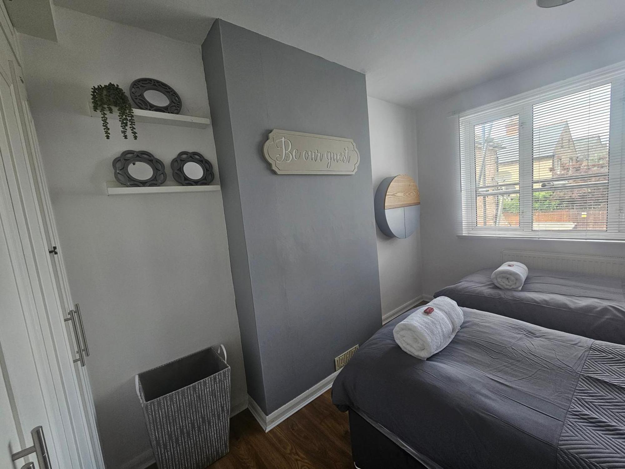 St Albans City Stays - Near Luton Airport - St Albans Abbey & City Train Station - Close To London- Harry Potter World - The Odyssey Cinema - Abbey Cathedral- Contractors I Business I Leisure- Sleeps Upto 6 People Kültér fotó