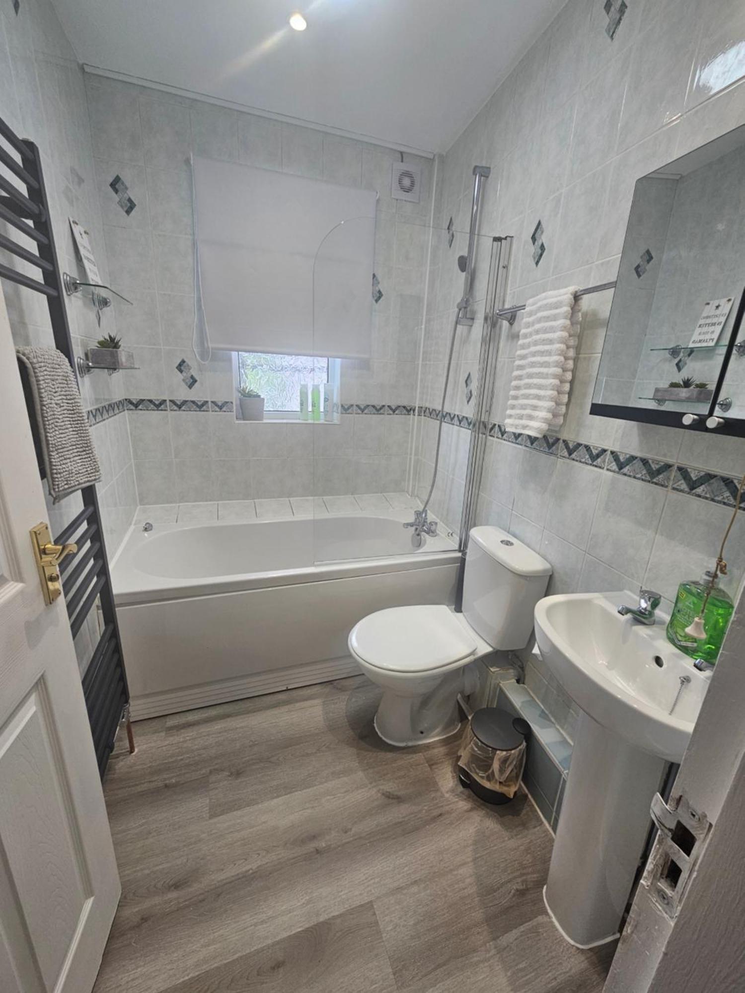St Albans City Stays - Near Luton Airport - St Albans Abbey & City Train Station - Close To London- Harry Potter World - The Odyssey Cinema - Abbey Cathedral- Contractors I Business I Leisure- Sleeps Upto 6 People Kültér fotó