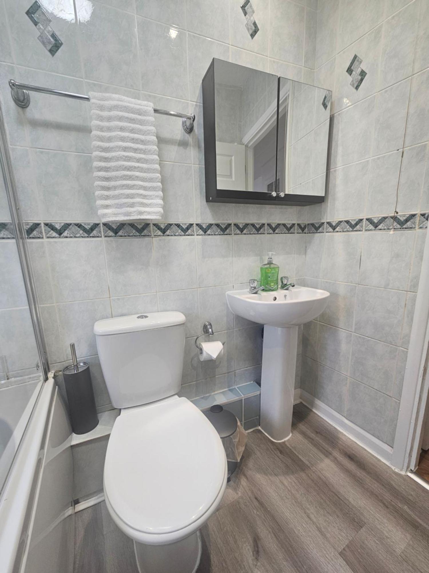 St Albans City Stays - Near Luton Airport - St Albans Abbey & City Train Station - Close To London- Harry Potter World - The Odyssey Cinema - Abbey Cathedral- Contractors I Business I Leisure- Sleeps Upto 6 People Kültér fotó